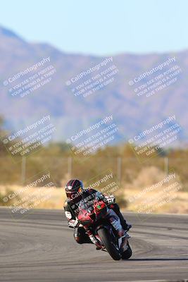 media/Jan-10-2025-CVMA Friday Practice (Fri) [[489e0da257]]/Group 4 and Trackday/Session 5 (Turn 7)/